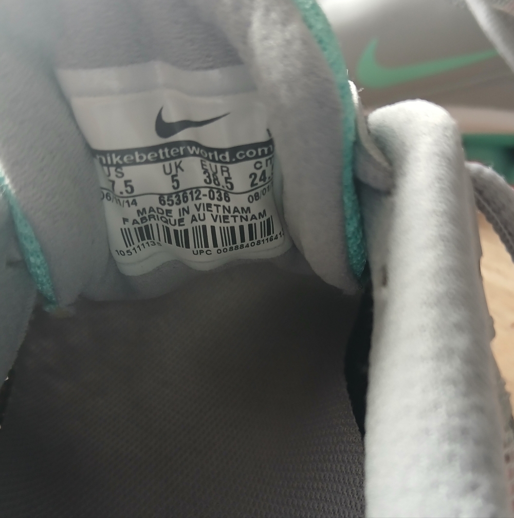 Nike Women's  Size 7.5 Athletic Shoes - Gray and Teal - Picture 3 of 8